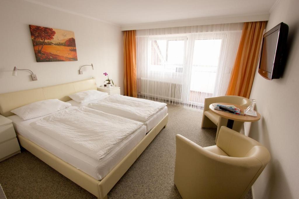 Hotel Weinhaus Weis Leiwen Room photo
