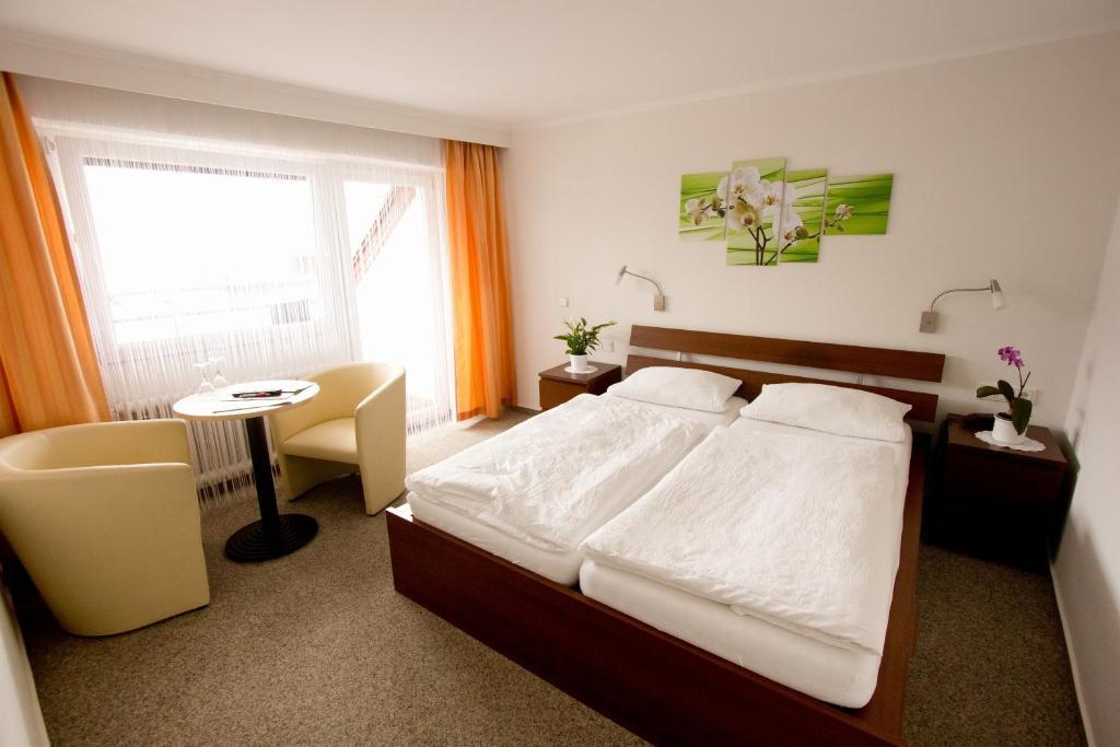 Hotel Weinhaus Weis Leiwen Room photo